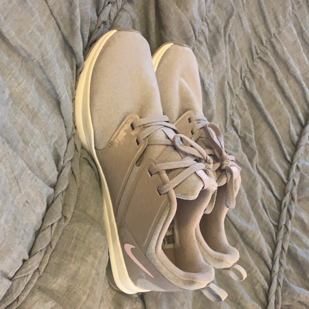 Woman’s Nike Air Bella TR